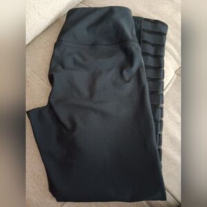 3 For $25🚨Yoga Leggings w/ Mesh Panels EUC